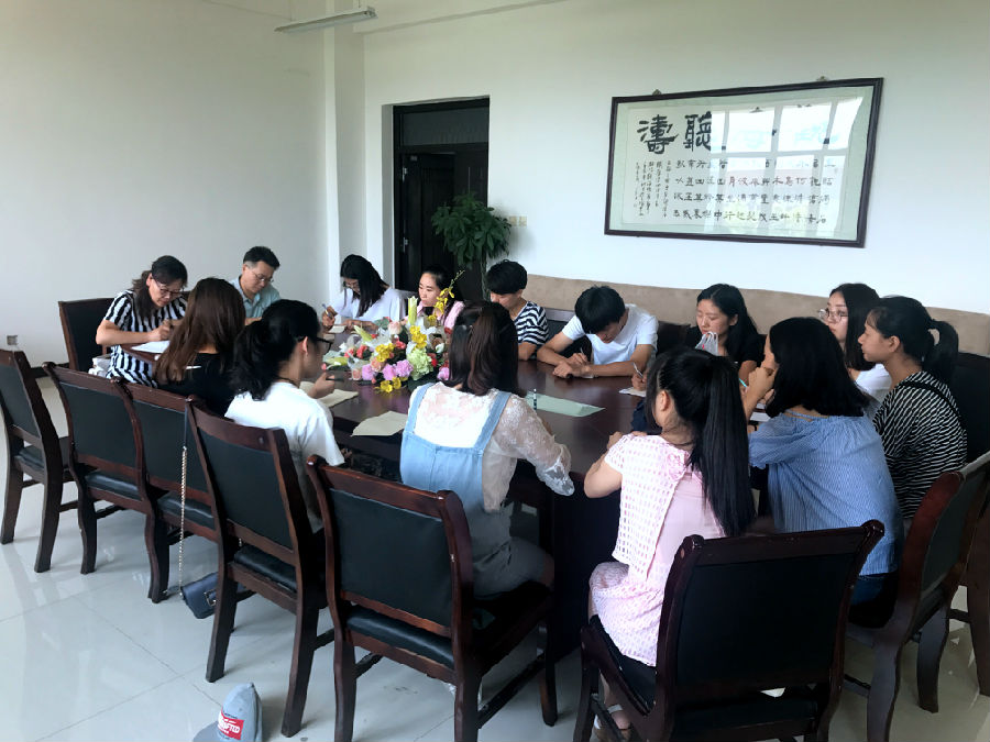 员工党员座谈会.JPG
