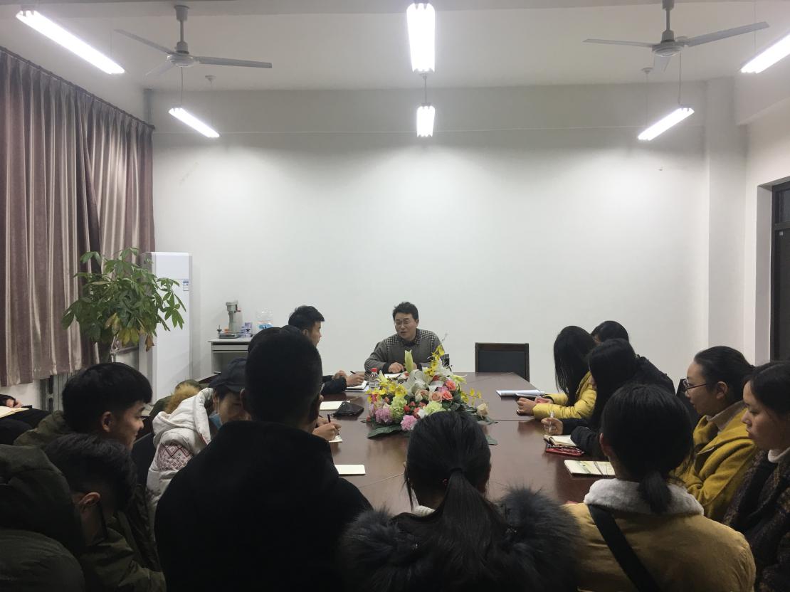 威廉希尔足球团委员工会举行《志存高远,脚踏实地,迈向新征程》系列培训第四讲.jpg